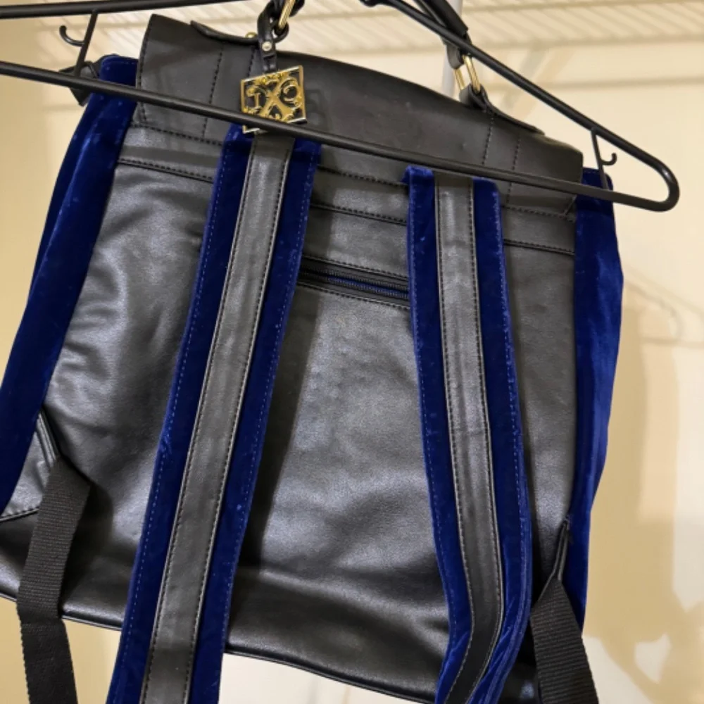 Backpack - Picture 3 of 4